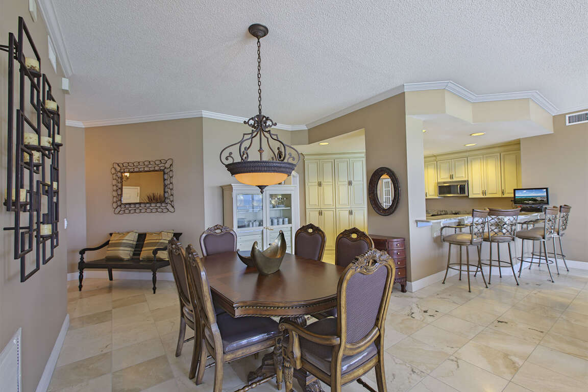 Empress 704 Luxurious 3 Bedroom Condo for 8 Guests in Miramar Beach, FL