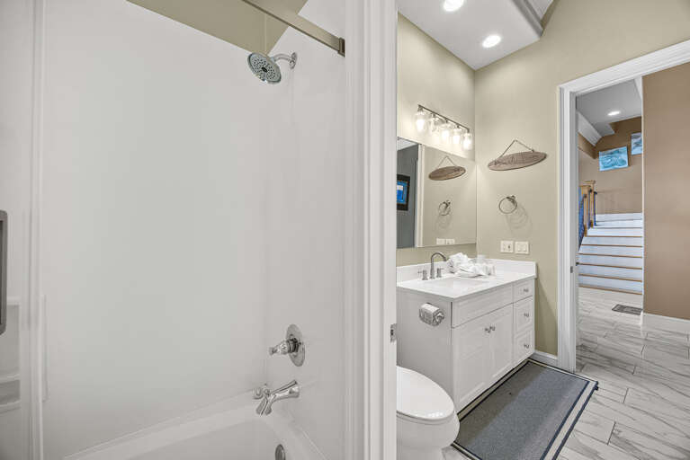 Paradis Guest Bathroom