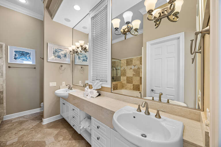 Paradis Primary Bathroom