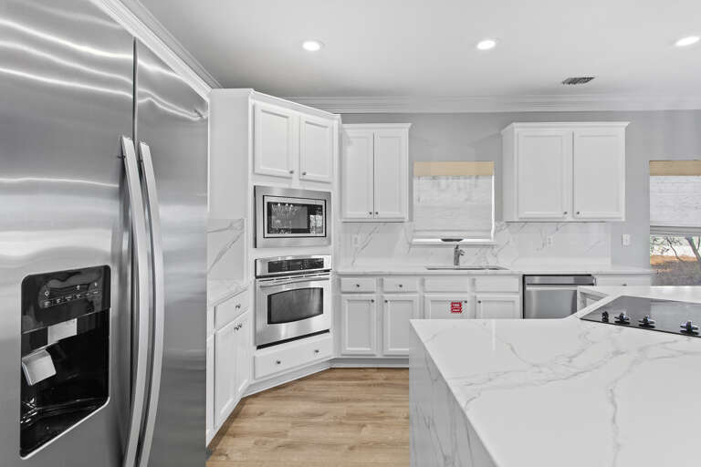 06-Sable-Pointe-West-101-Kitchen-Alt