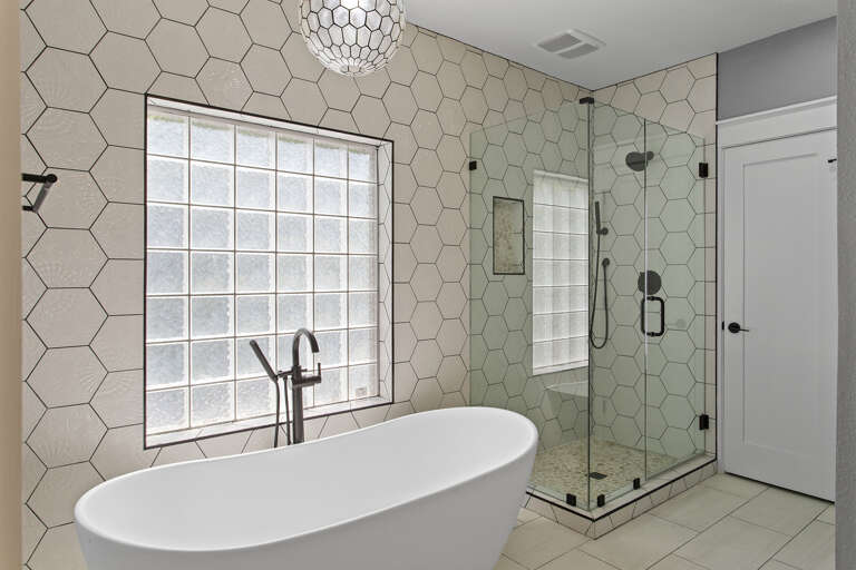 09-Sable-Pointe-West-101-Primary-Bathroom-Alt