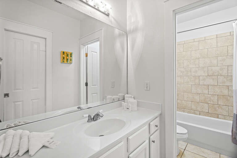 14-Sable-Pointe-West-101-Guest-Bathroom-2