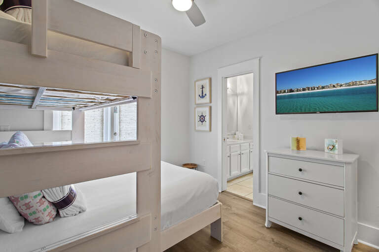 15-Sable-Pointe-West-101-Guest-Bedroom-3