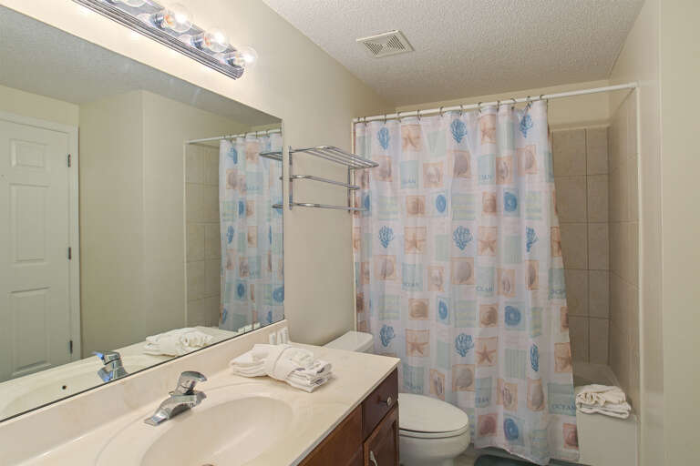 19-Majestic-Sun-1111B-Guest-Bath