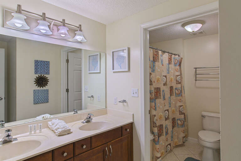19-Majestic-Sun-1111B-Master-Bath