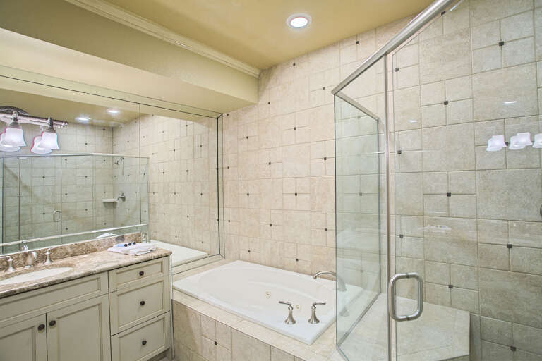 21-Majestic-Sun-1200B-Bathroom-3