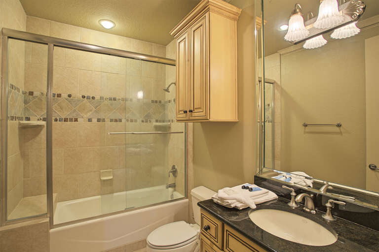 21-Majestic-Sun-1200B-Bathroom-5
