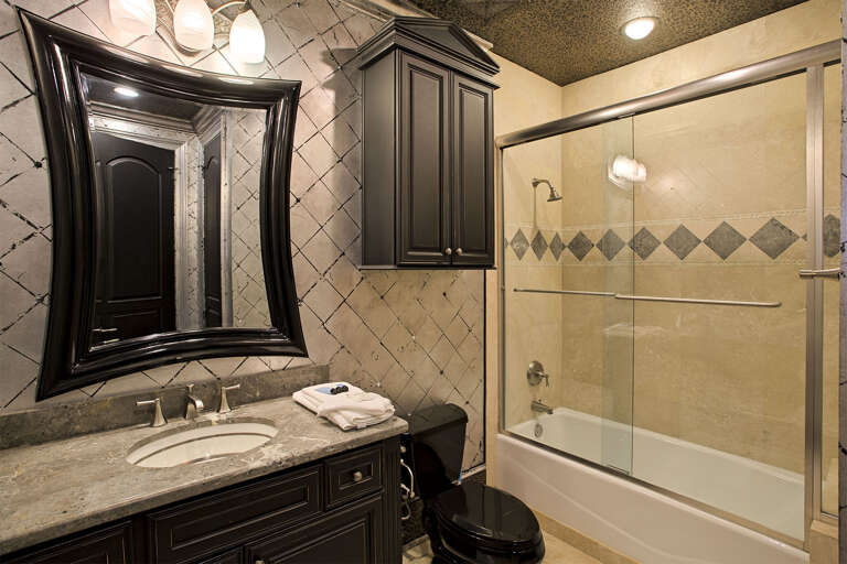 21-Majestic-Sun-1200B-Bathroom-6
