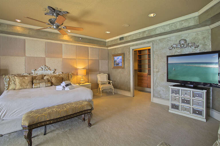 21-Majestic-Sun-Penthouse-1200-Master-Bed-Alt