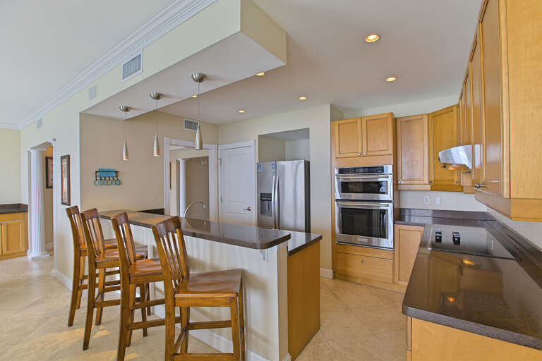 18-Majestic-Sun-1202B-Dining-Room