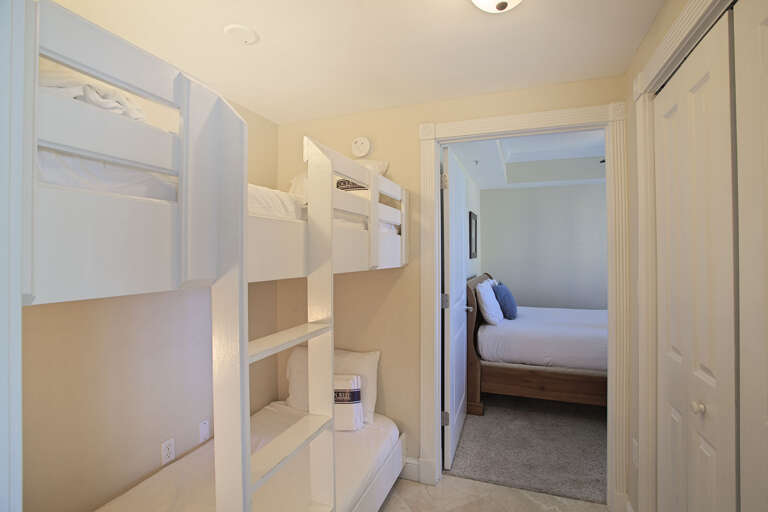 21-Majestic-Sun-1202B-Bunk-Nook