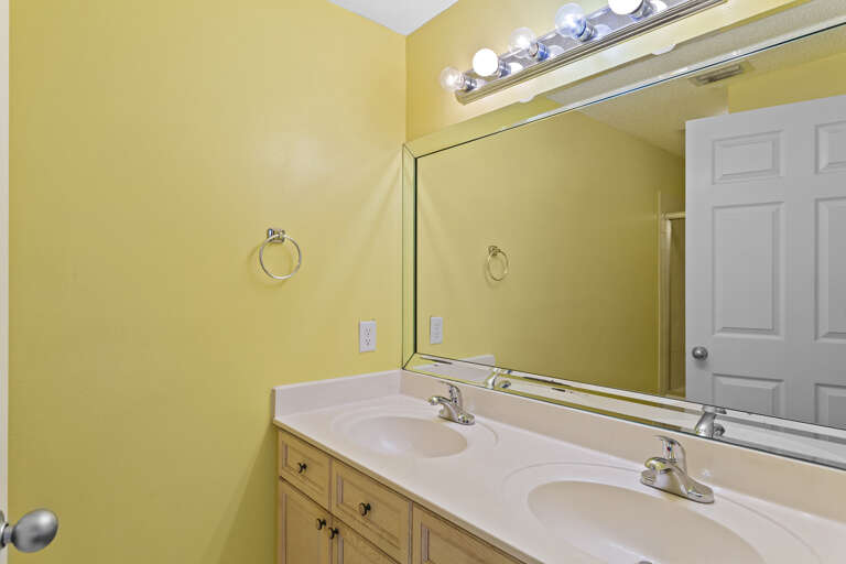 23-Majestic-Sun-505A-Primary-Bathroom