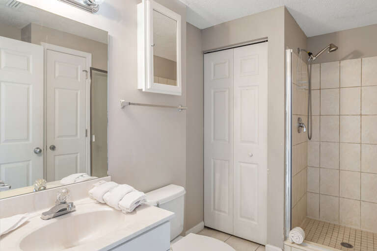 22-Majestic-Sun-709A-Bathroom-2 22-Majestic-Sun-709A-Bathroom-2