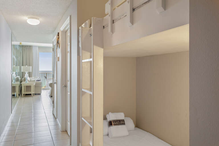 22-Majestic-Sun-709A-Bunk-Nook 22-Majestic-Sun-709A-Bunk-Nook