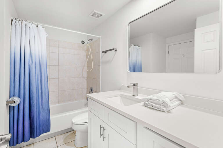 Majestic Sun 804B Guest Bathroom Majestic Sun 804B Guest Bathroom