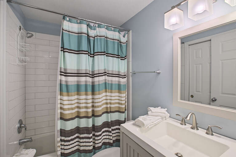 20-Majestic-Sun-807B-Guest-Bath