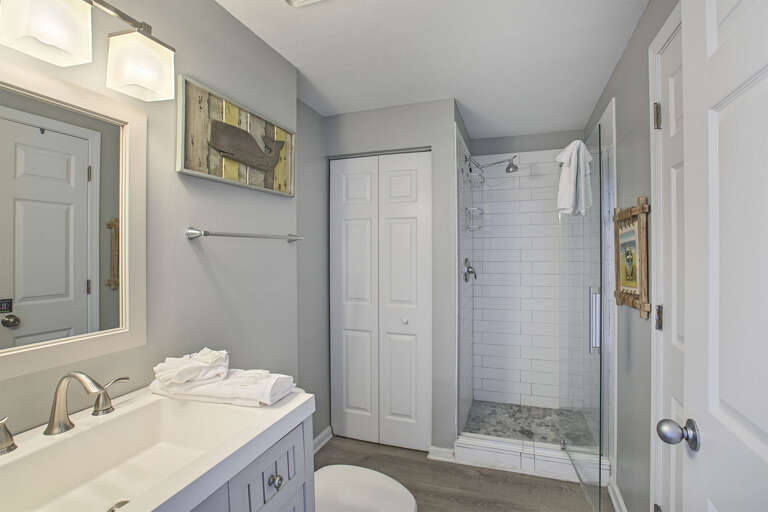 20-Majestic-Sun-807B-Master-Bath