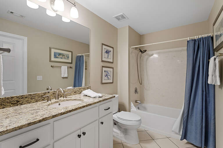 Amalfi Coast 415B Guest Bathroom