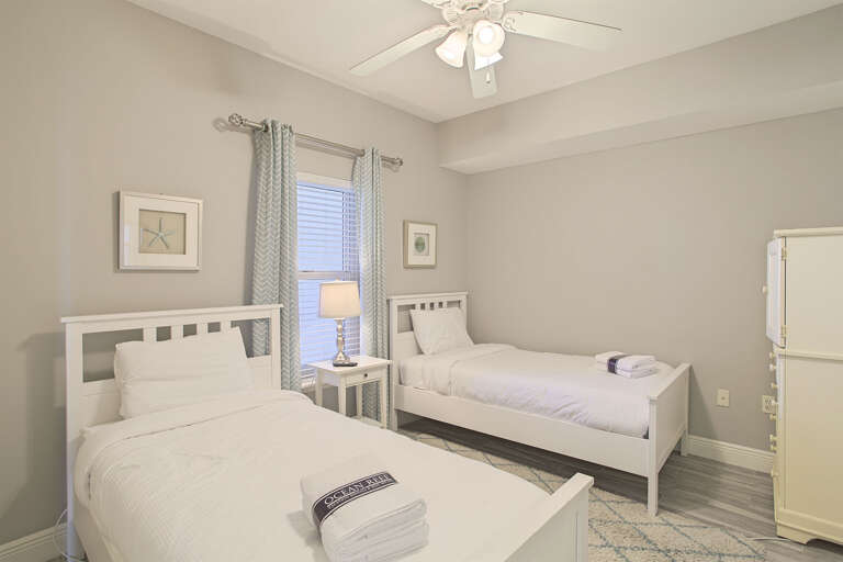 21-Ariel-Dunes-II-707-Guest-Bed