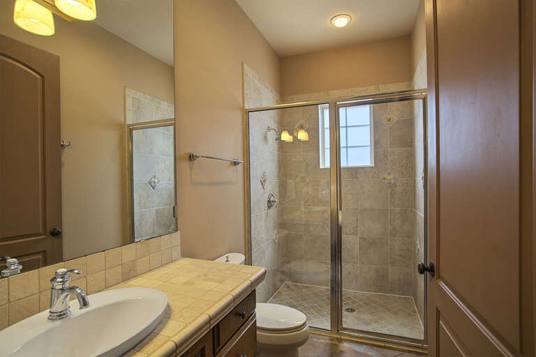 21-Emerald-Palazzo-Bathroom