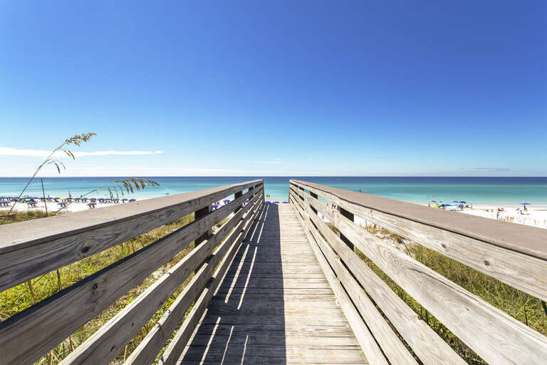 21-St-Tropez-Beach-Boardwalk