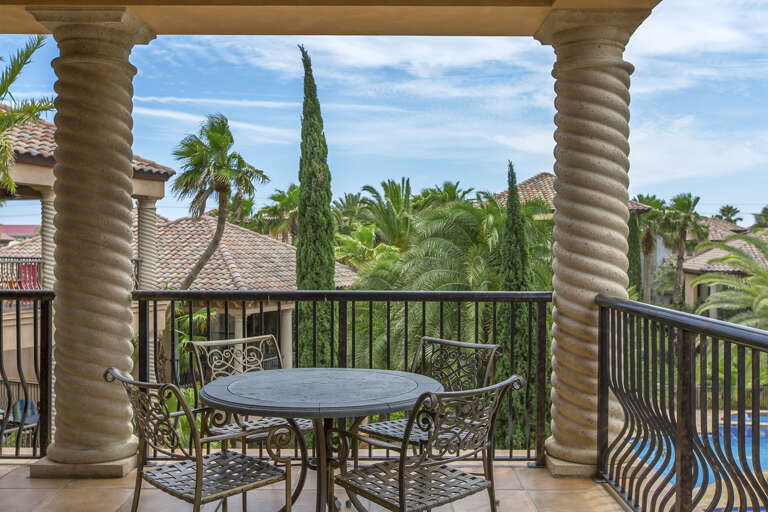 Enjoy Lunch on the Balcony! 