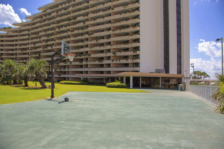 19-Edgewater-Basketball-Court