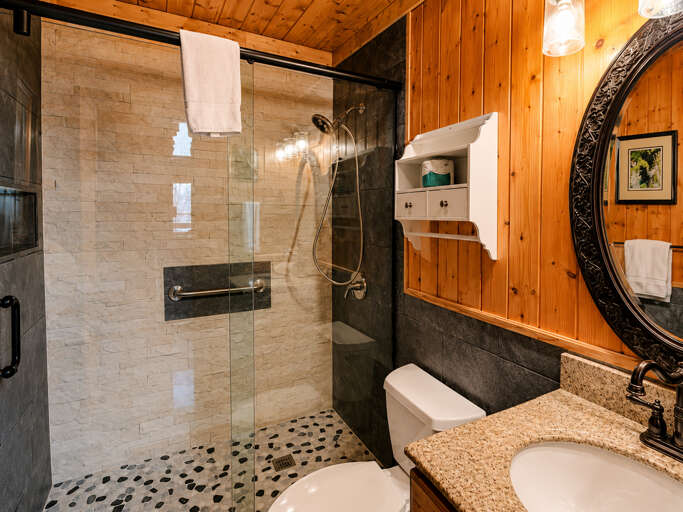 11_grandview_bathroom