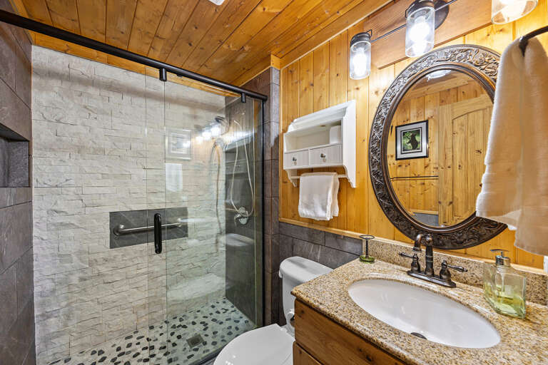 Gatlinburg Guest Bathroom