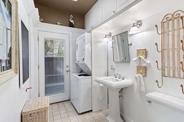22-Islamorada-Powder-Room