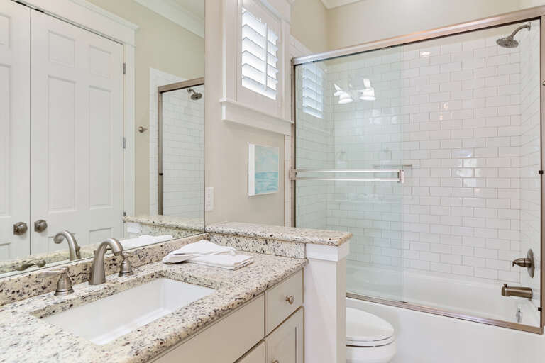 22-Lotsa-Fun-Too-Bathroom-4