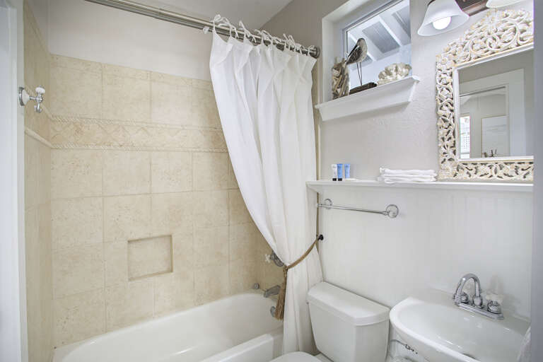 21-Destin2bHere-Bathroom-2 21-Destin2bHere-Bathroom-2