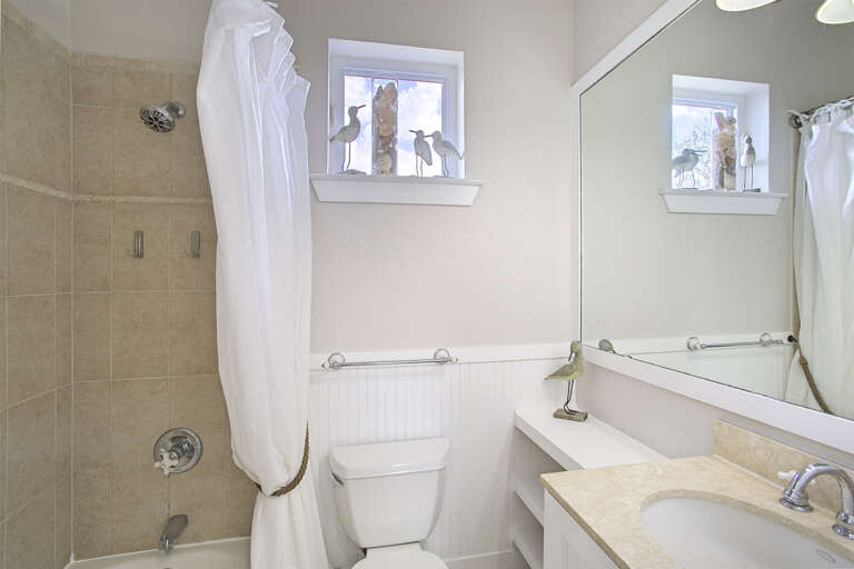 21-Destin2bHere-Bathroom 21-Destin2bHere-Bathroom