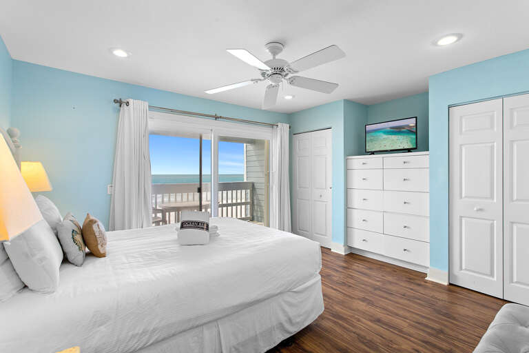 24-Shoreline-Villas-11-Primary-Bedroom