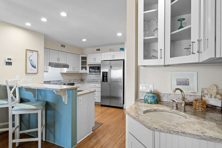 24-Shoreline-Villas-11-Wet-Bar