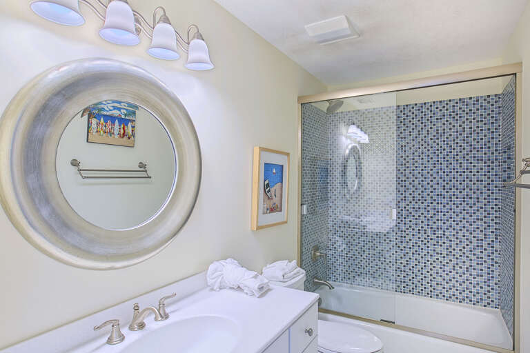20-Shoreline-Villas-14-Bathroom
