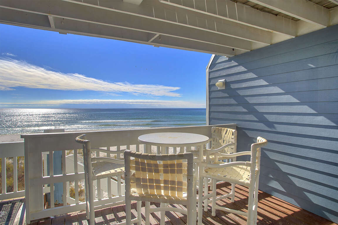 Shoreline Villas 9 in Sunnyside, FL with 3 Bedrooms and Modern Amenities