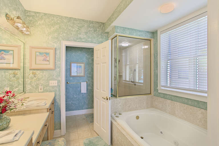 21-Grandview-201-Master-Bath