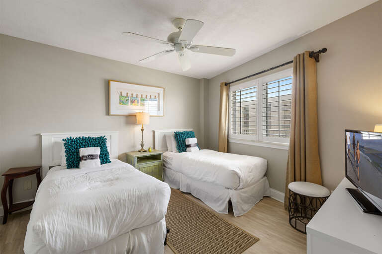 22-Mainsail-362-Bedroom-2