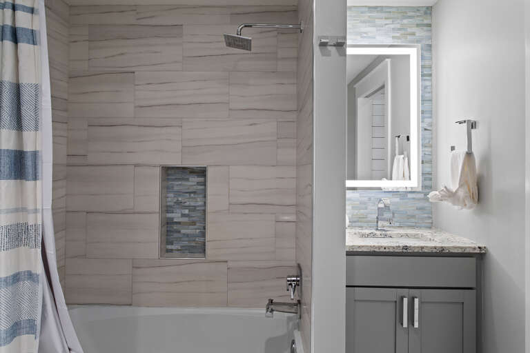 23-Majestic-Sun-208B-Bathroom-Alt