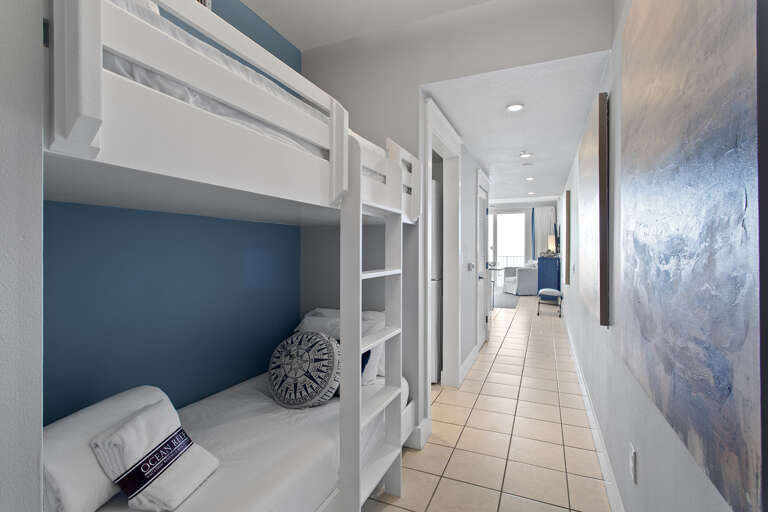 23-Majestic-Sun-208B-Bunks