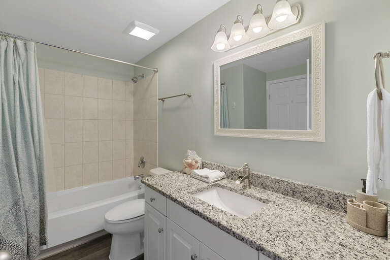 23-Majestic-Sun-302B-Guest-Bathroom