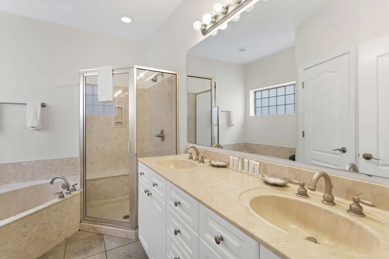 22-Sea-The-Sun-Bathroom