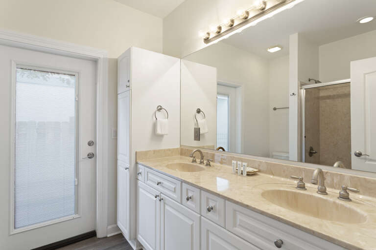 22-Sea-The-Sun-Bathroom-3