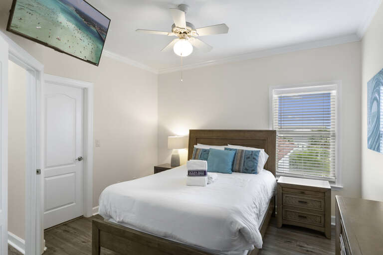 22-Sea-The-Sun-Bedroom-3