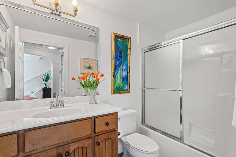 A Villa Lago Guest Bathroom 3