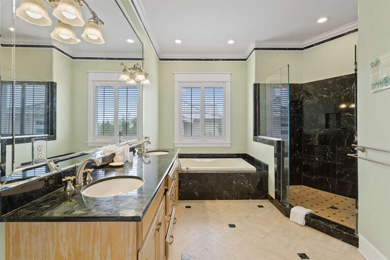 22-Barefootin-Master-Bath