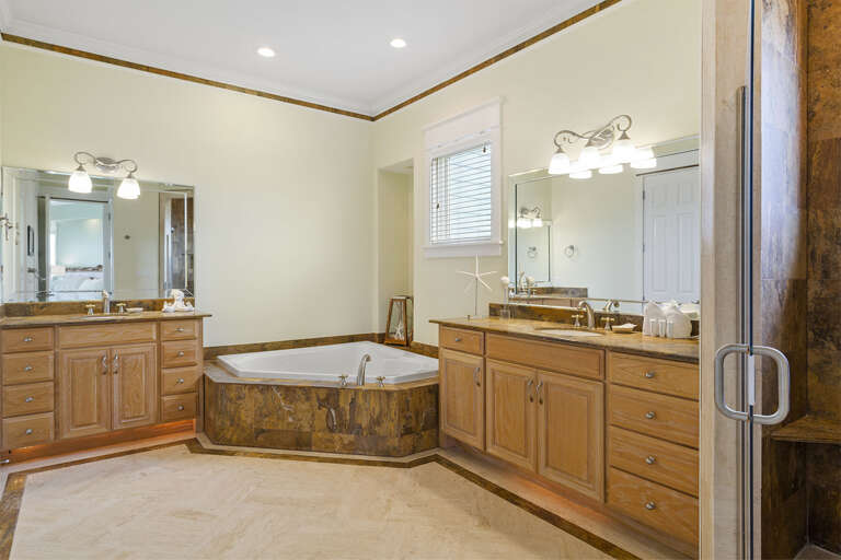 22-Barefootin-Master-Bath-2