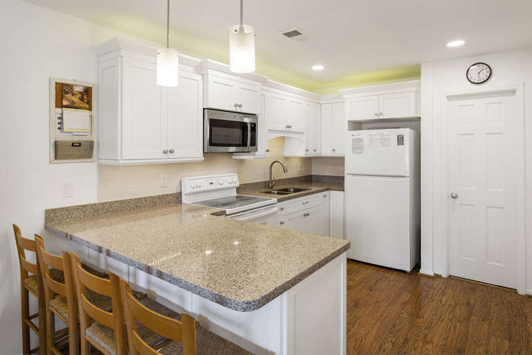 22-Beachwood-Villas-5E-Kitchen