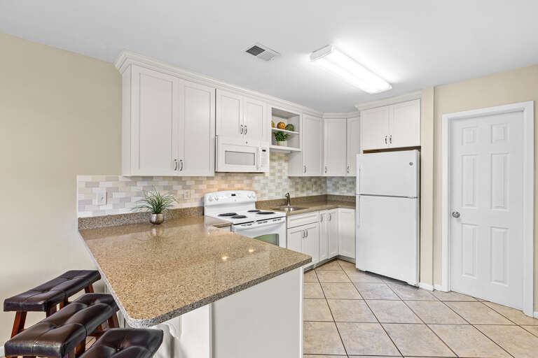 Beachwood Villas 7E Kitchen Alt